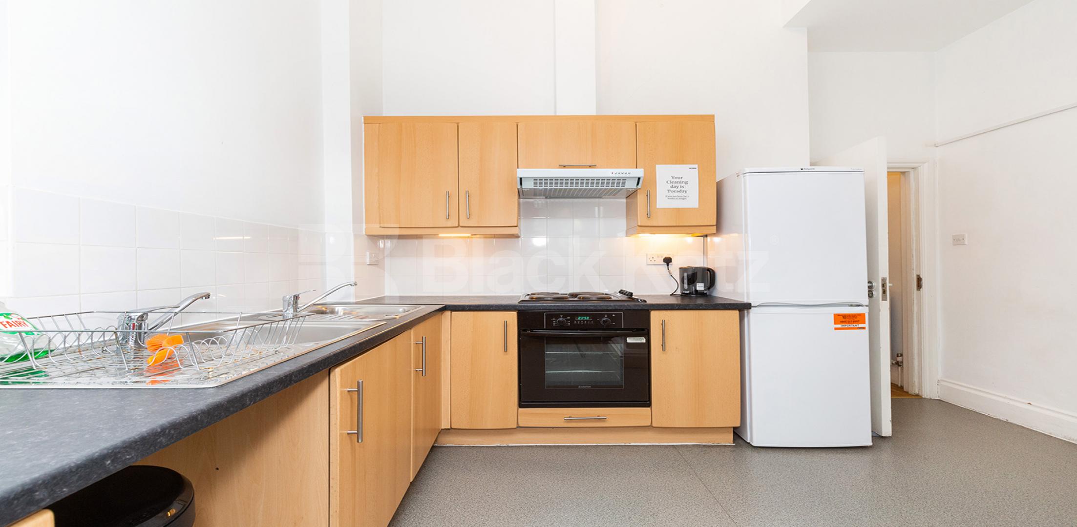 			NEW INSTRUCTION!, 3 Bedroom, 1 bath, 1 reception Flat			 Bedford Place, BLOOMSBURY